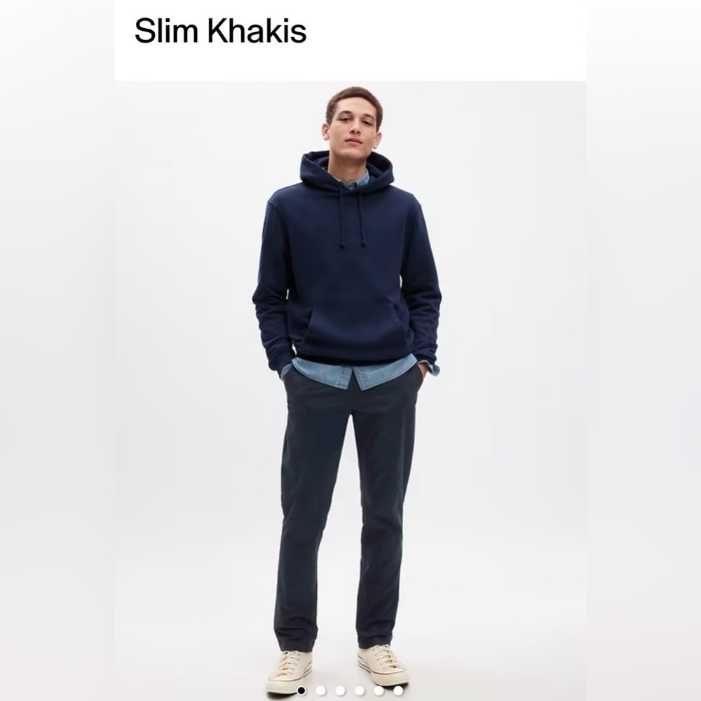 NWT  Gap Men’s Navy Slim Khakis
